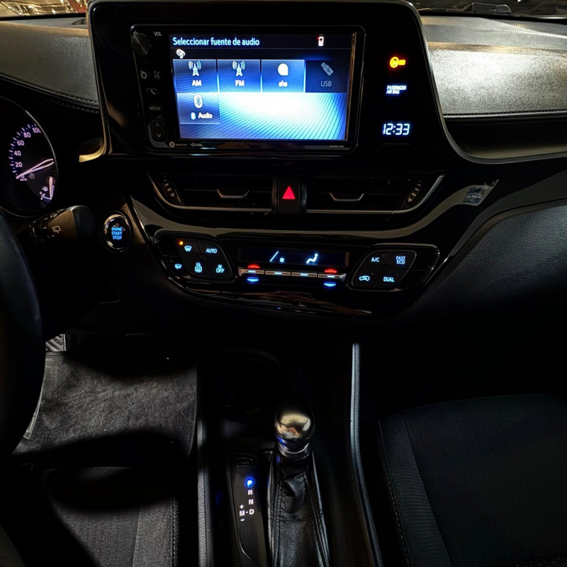Toyota C-HR  5 pts. Base, CVT, a/ac. Aut., f. led, RA-17 2018